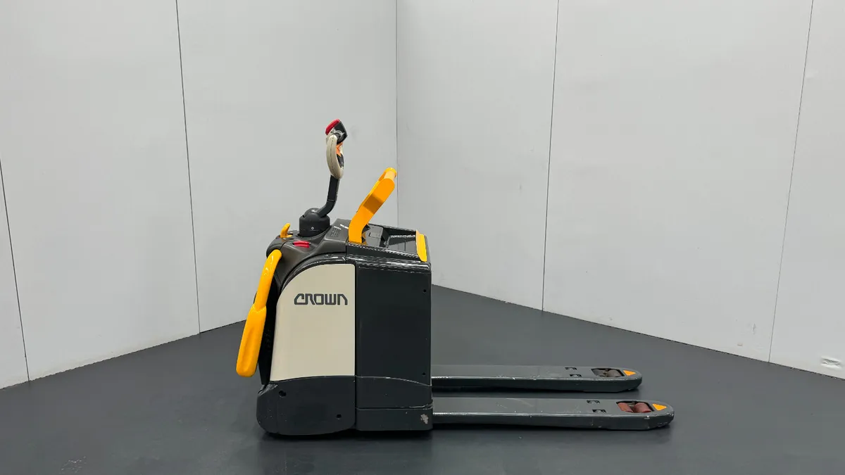 Crown WT3040 2.0T Powered Pallet Truck #118 - Image 2