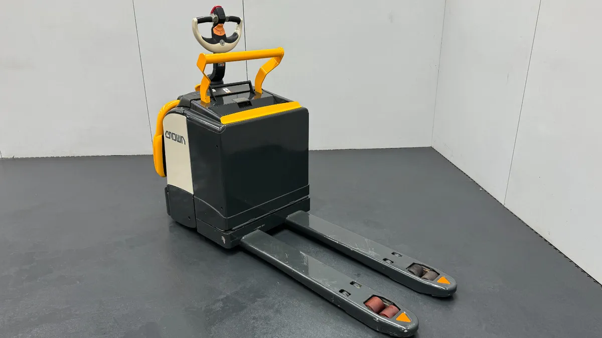 Crown WT3040 2.0T Powered Pallet Truck #118 - Image 3