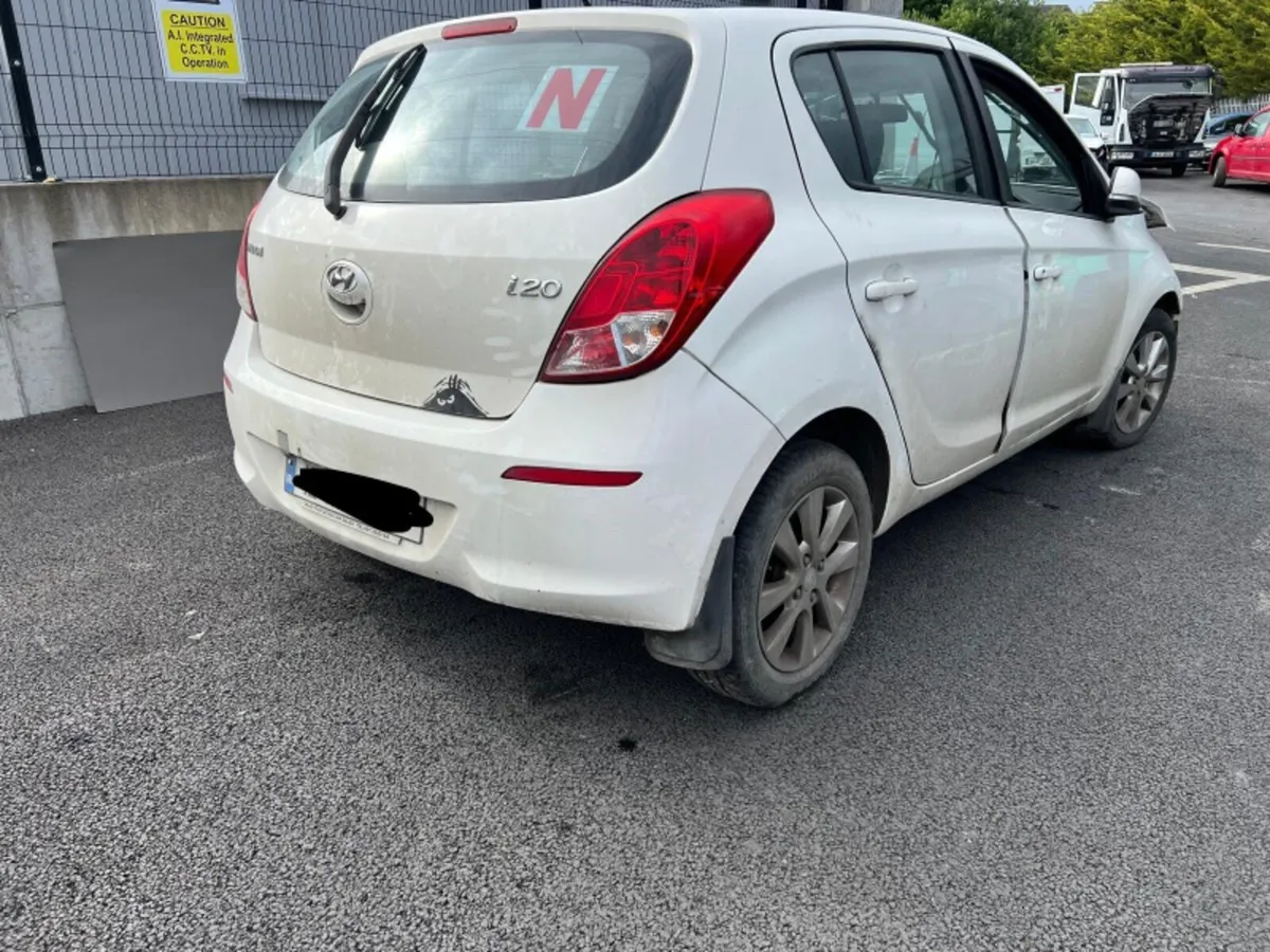 12 HYUNDAI I20 Breaking - Image 3