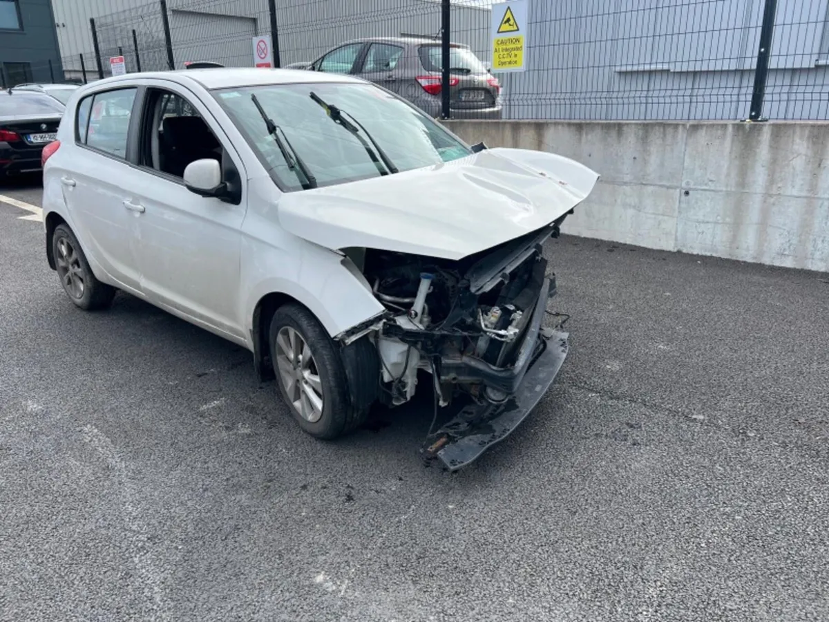 12 HYUNDAI I20 Breaking - Image 1