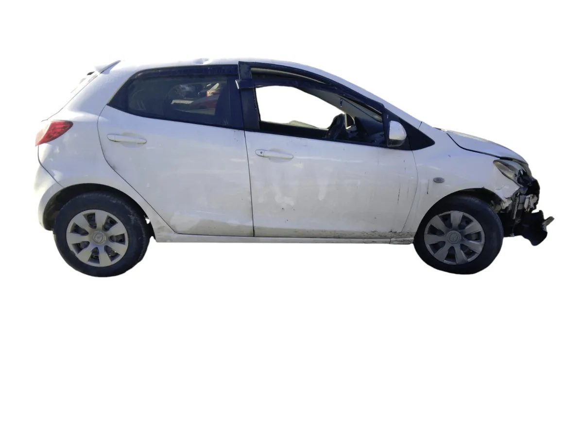 2014 MAZDA DEMIO For Breaking/Dismantling - Image 2