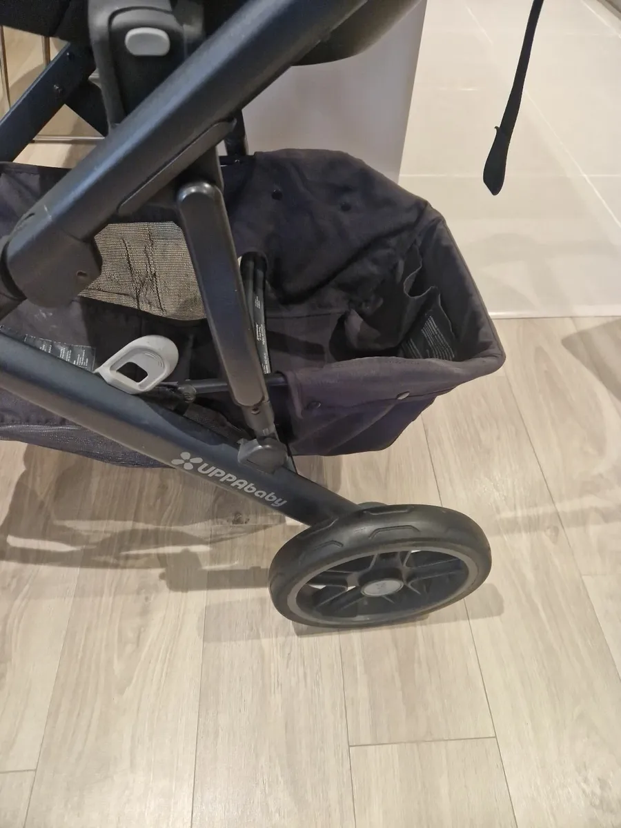 Uppababy vista with car seat for sale in Co. Dublin for €250 on DoneDeal