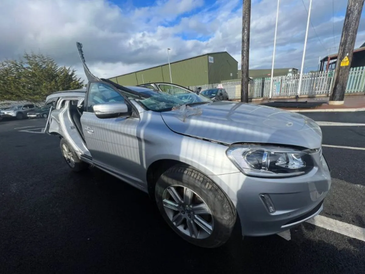 17 VOLVO XC60 Breaking - Image 2