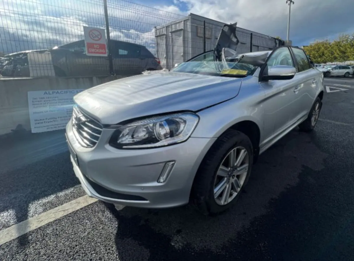 17 VOLVO XC60 Breaking - Image 1