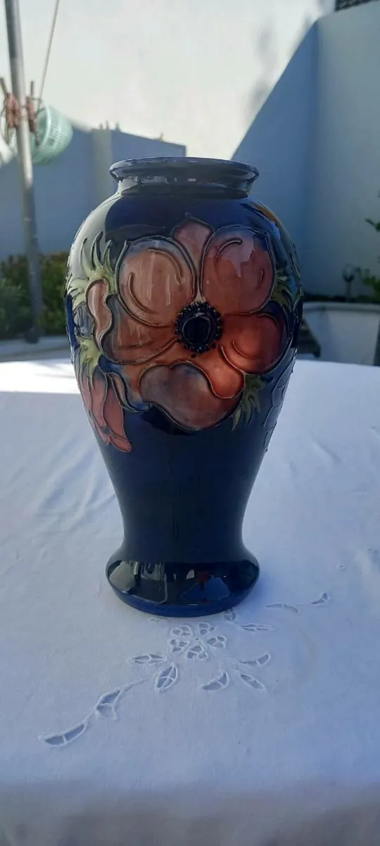 Beautiful Moorcroft Vintage Antique Vase - signed - Image 1
