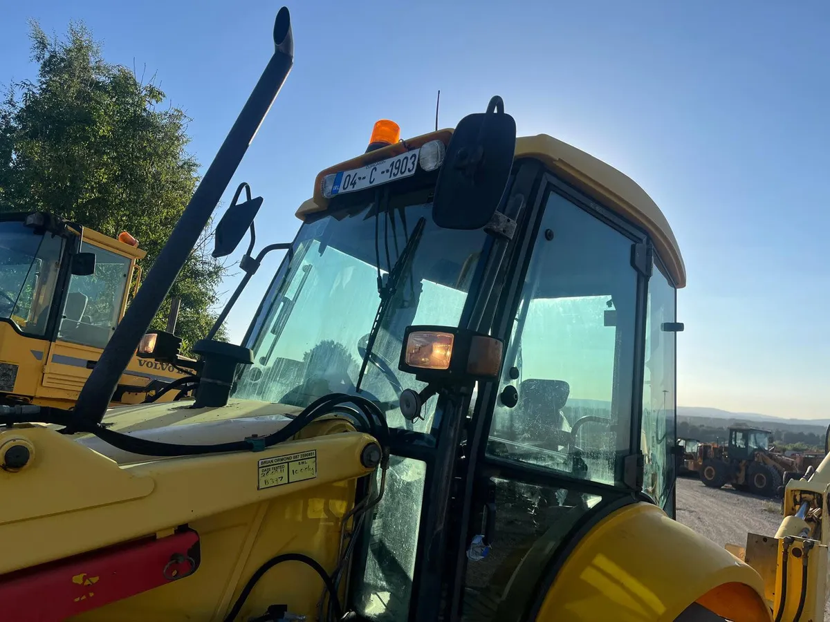 New Holland 95 Digger Loader - Image 3