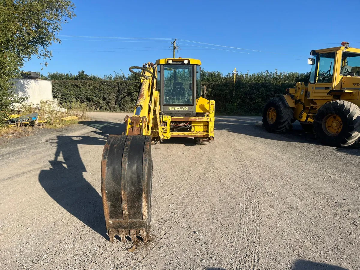 New Holland 95 Digger Loader - Image 4