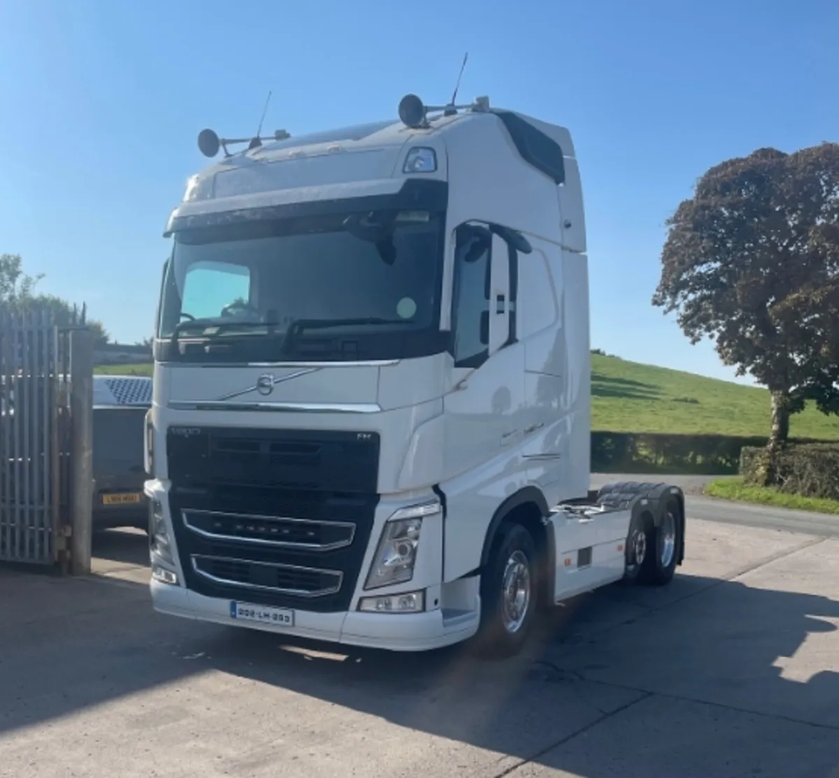 202 Volvo FH 540 6x2 Tractor Unit - Image 2