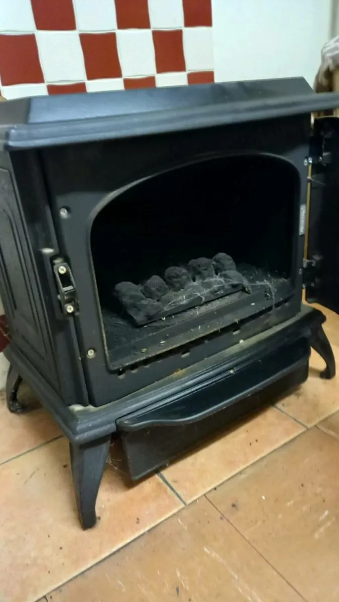 Stanley Oil Stove with boiler for sale in Co. Limerick for €500 on DoneDeal
