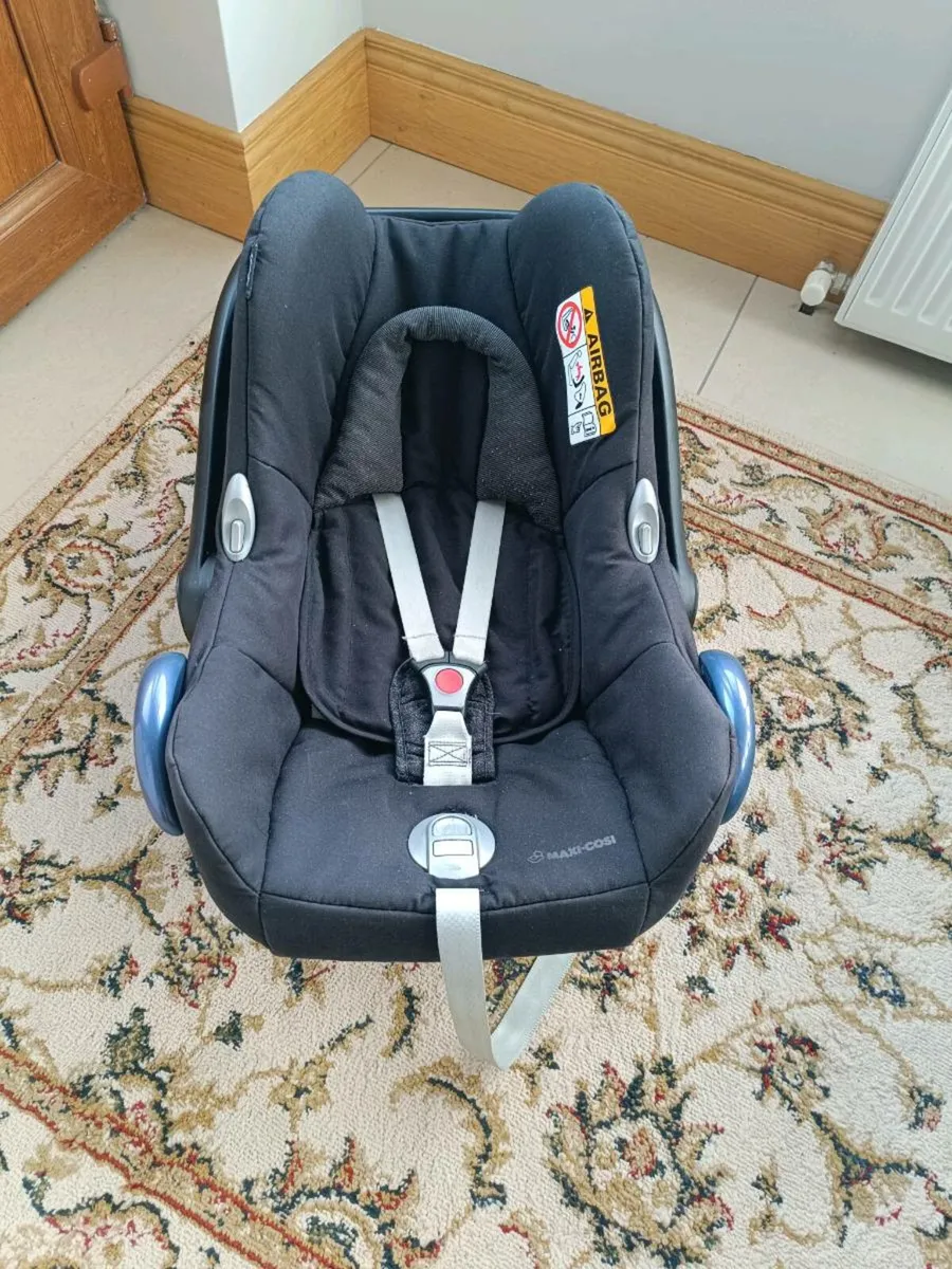 Maxi Cosi Car Seat & Isofix Base - Image 2