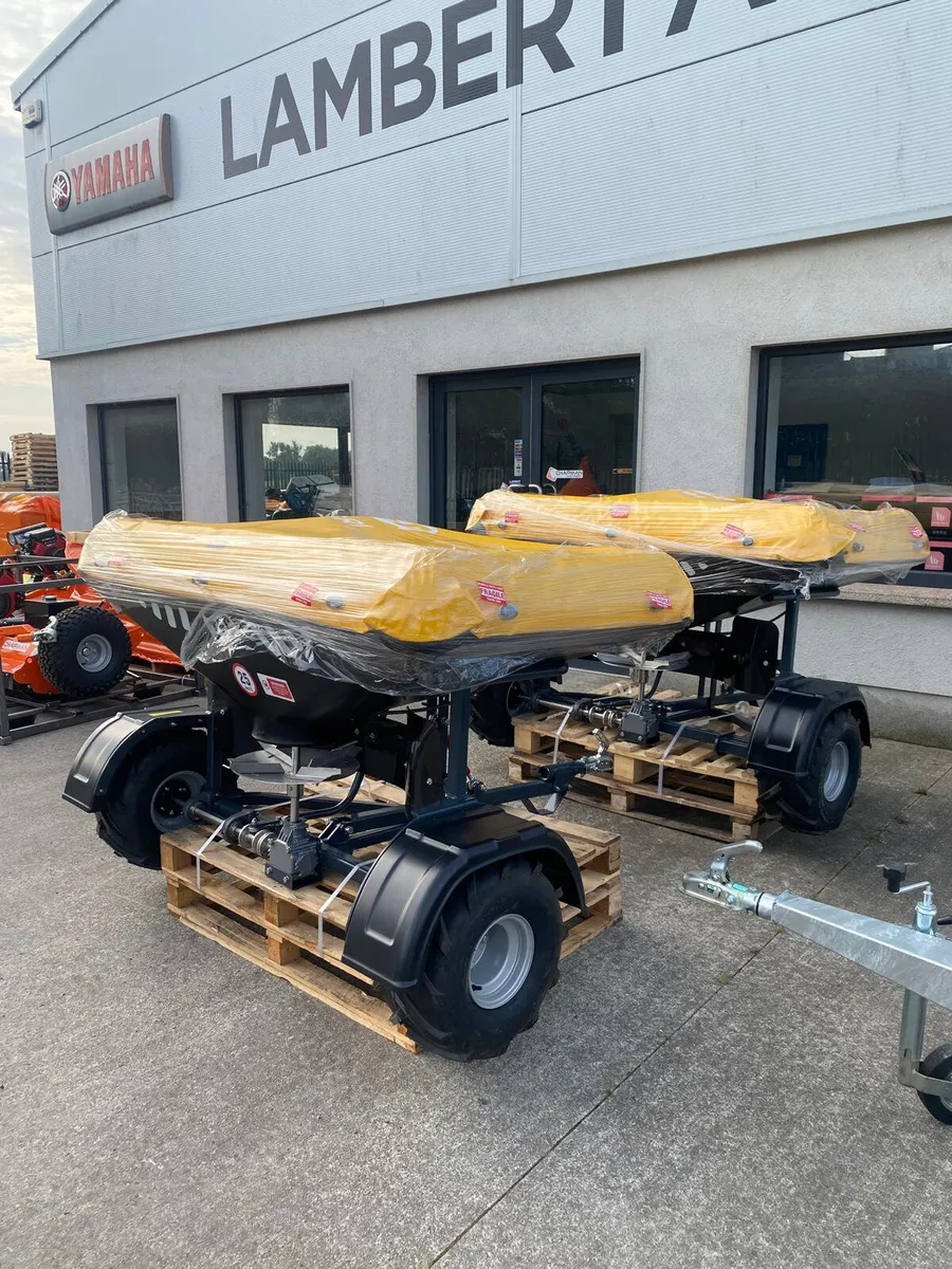 JFC Fertiliser Spreaders IN STOCK ⚫️🟡 - Image 4