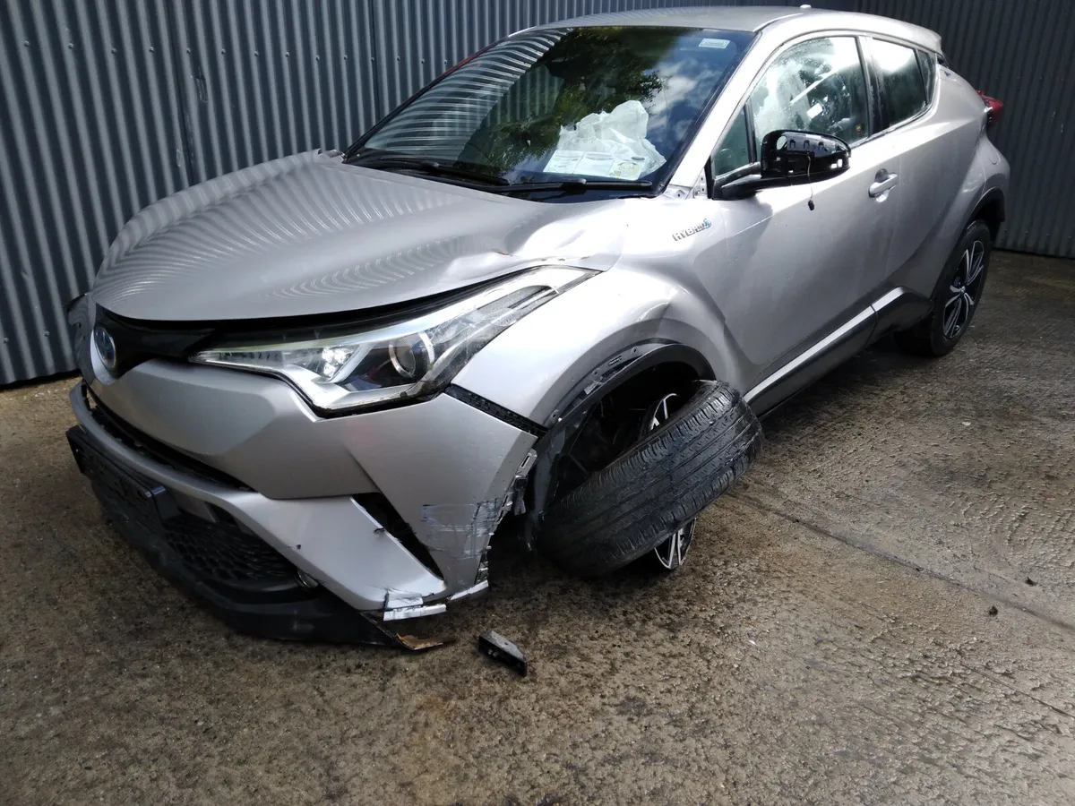 2017 Toyota C-HR 1.8 Hybrid Breaking/Dismantling - Image 1