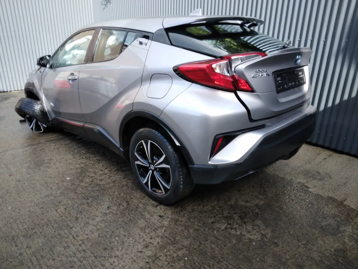 2017 Toyota C-HR 1.8 Hybrid Breaking/Dismantling - Image 2