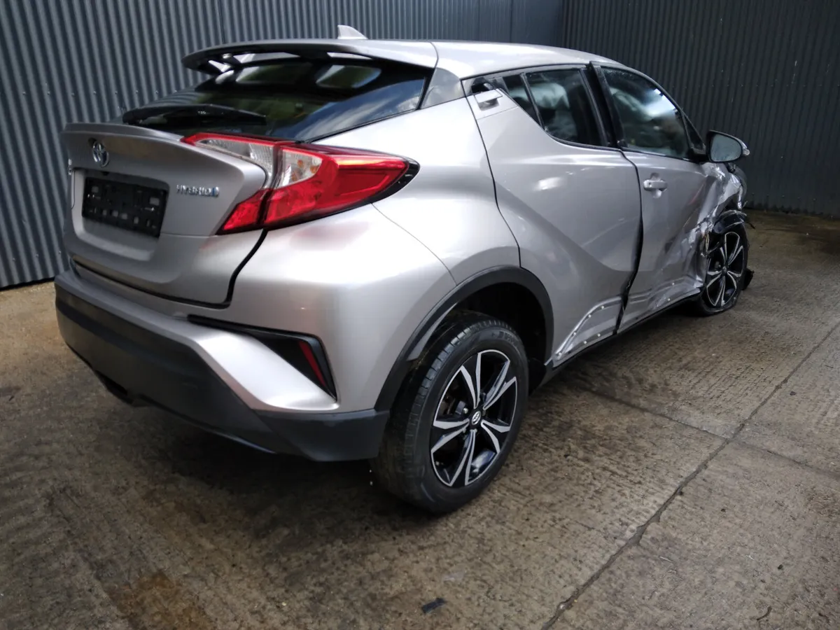 2017 Toyota C-HR 1.8 Hybrid Breaking/Dismantling - Image 3