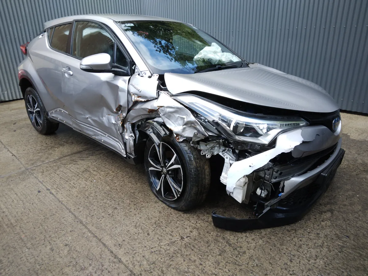 2017 Toyota C-HR 1.8 Hybrid Breaking/Dismantling - Image 4