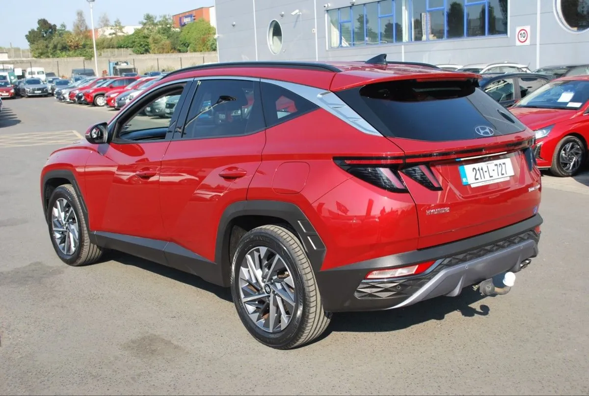 Hyundai Tucson 2WD Executive Plus - Image 3