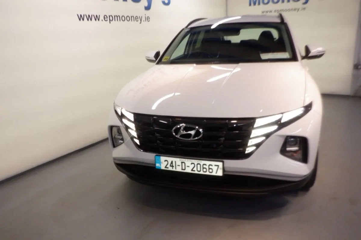 Hyundai Tucson Executive 1.6l Diesel SUV - Image 2