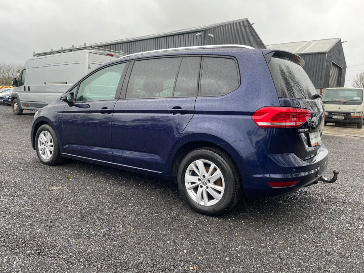 Volkswagen Touran - Image 1