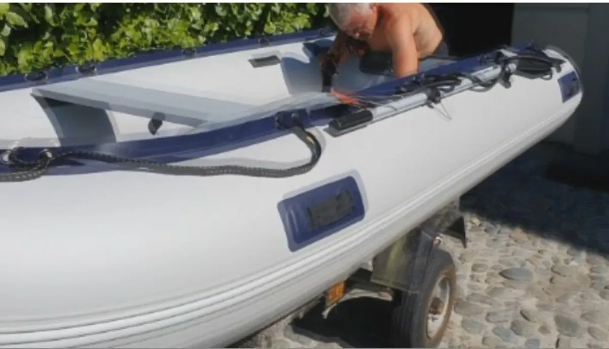 3.5 RIB INFLATABLE BOAT TRAILER HONDA 2.3 OUTBOARD - Image 4