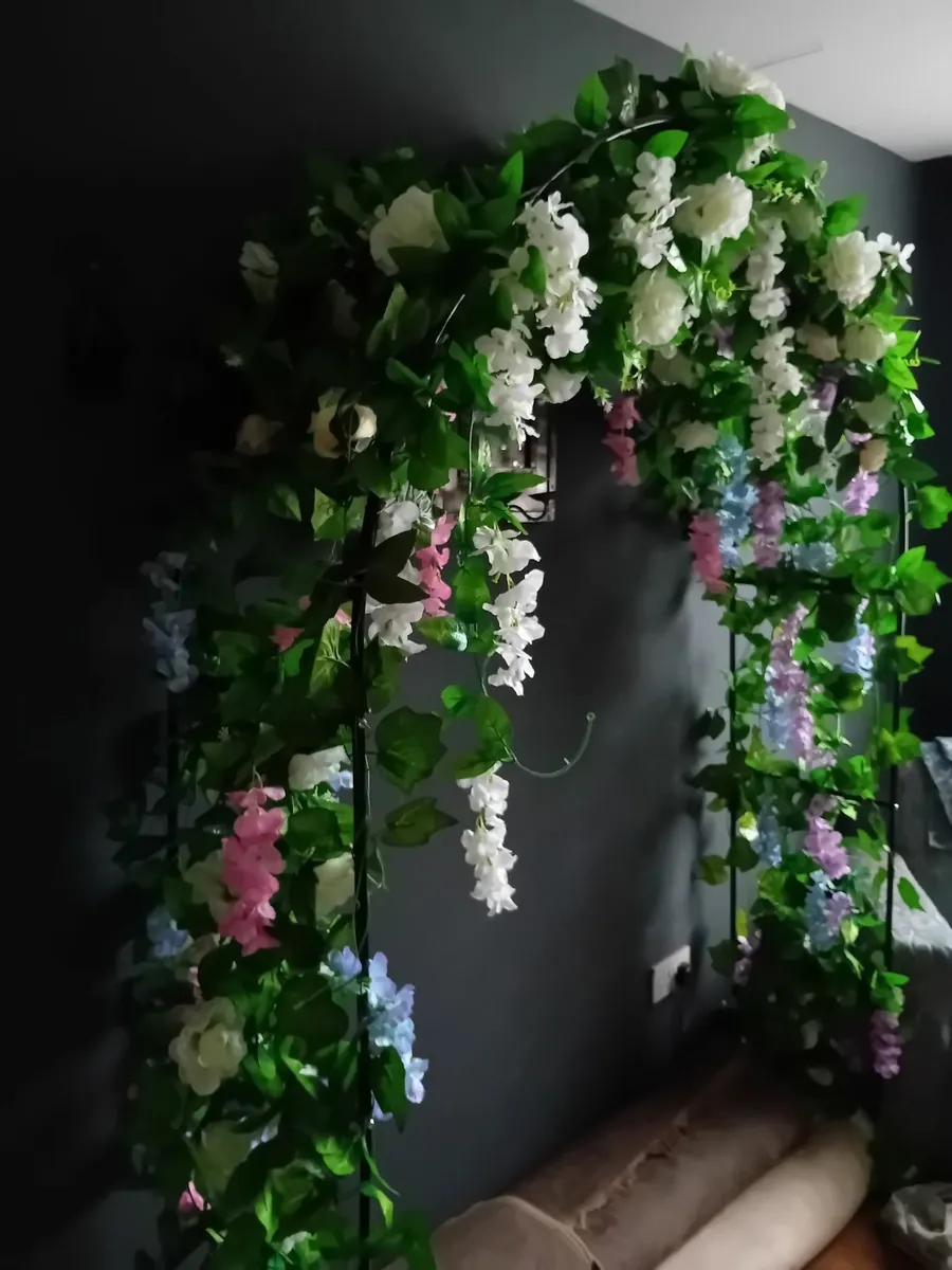 Wedding floral arch - Image 2