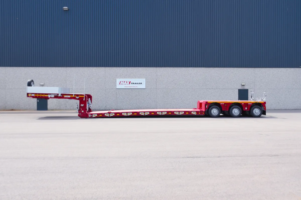 3 axle low bed trailer - Image 1