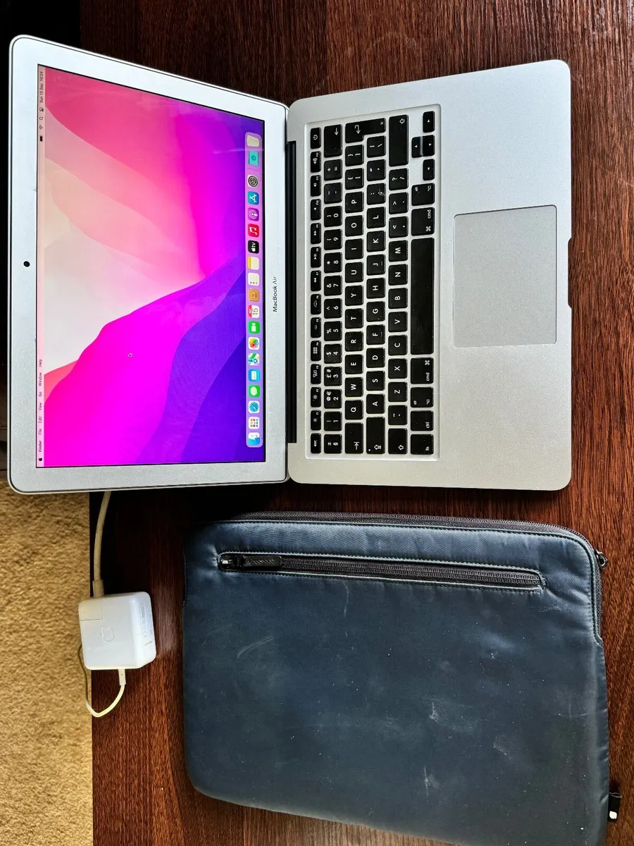 13" Apple MacBook Air Monterey & 8GB RAM & Case for sale in Co