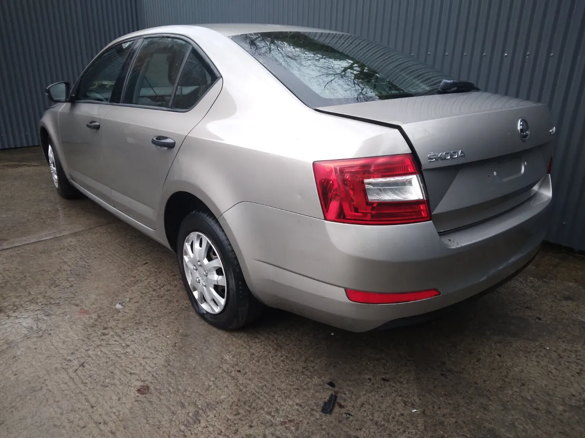 2014 Skoda Octavia 1.6 tdi Breaking/Dismantling - Image 4