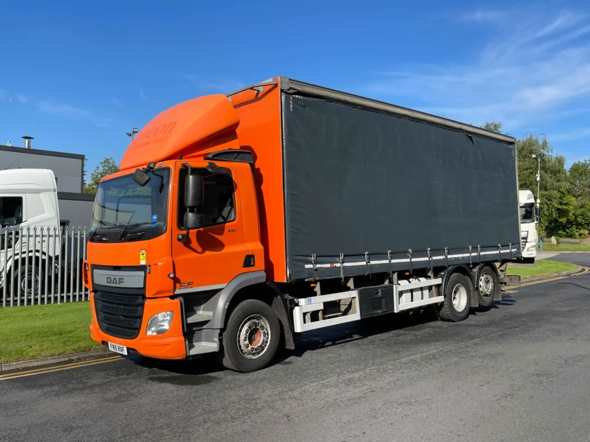 2015 (15) DAF CF 330 CURTAINSIDE 6X2 REARLIFT 26T - Image 3