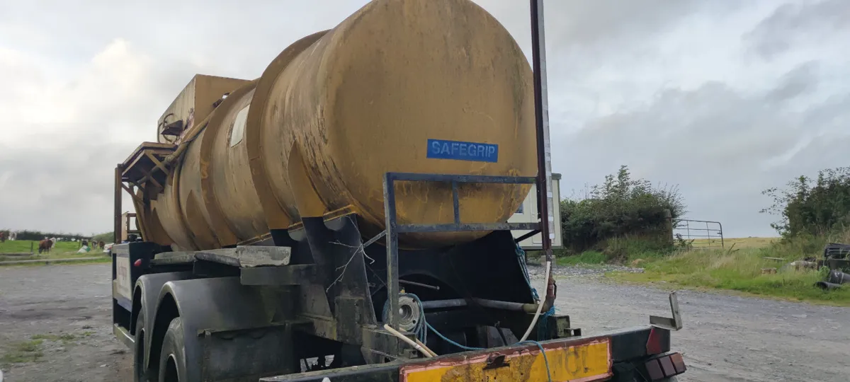 Road tanker - Image 1