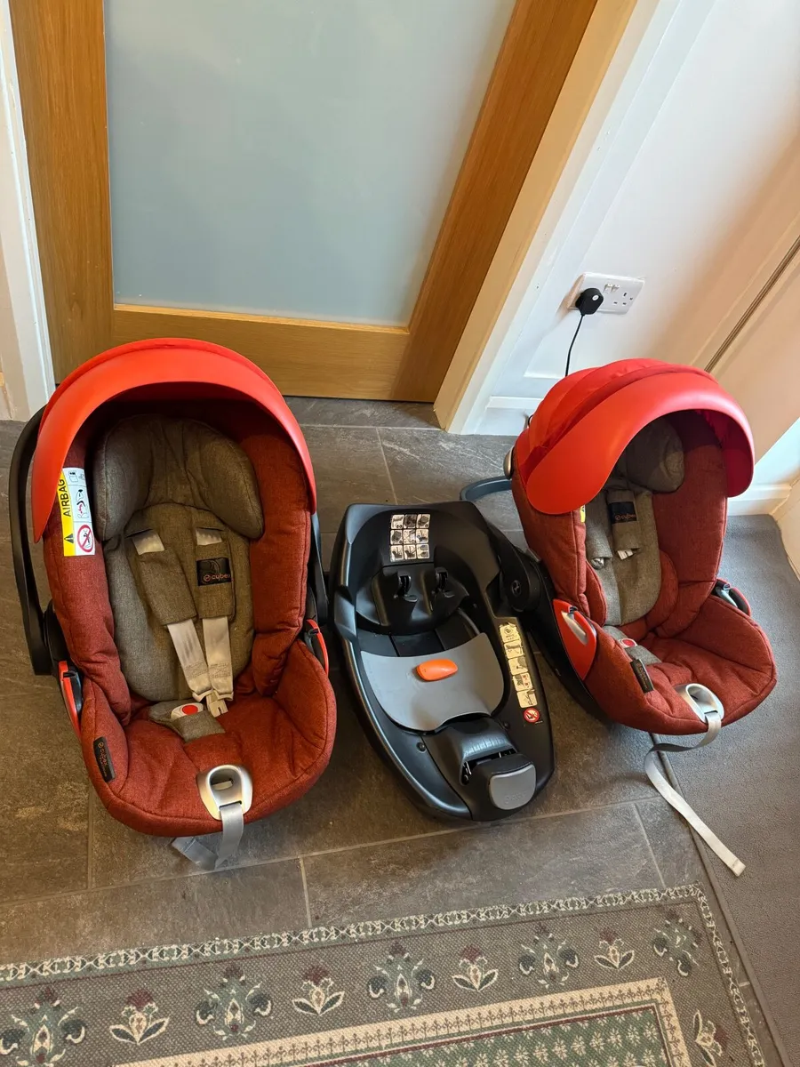 2 x Cybex Cloud Q Plus infant car seats & 1 isofix - Image 1