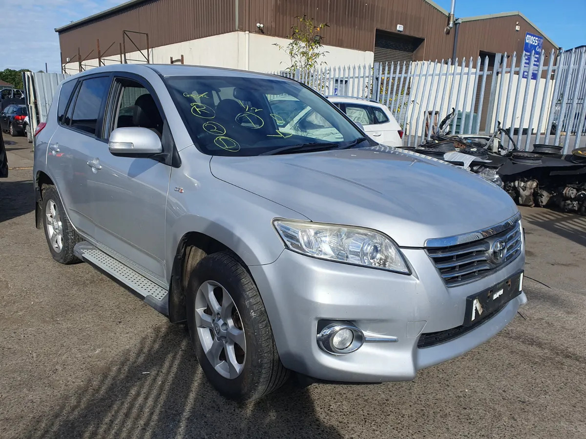 11 TOYOTA RAV4  2.2 D-4D FOR BREAKING - Image 1