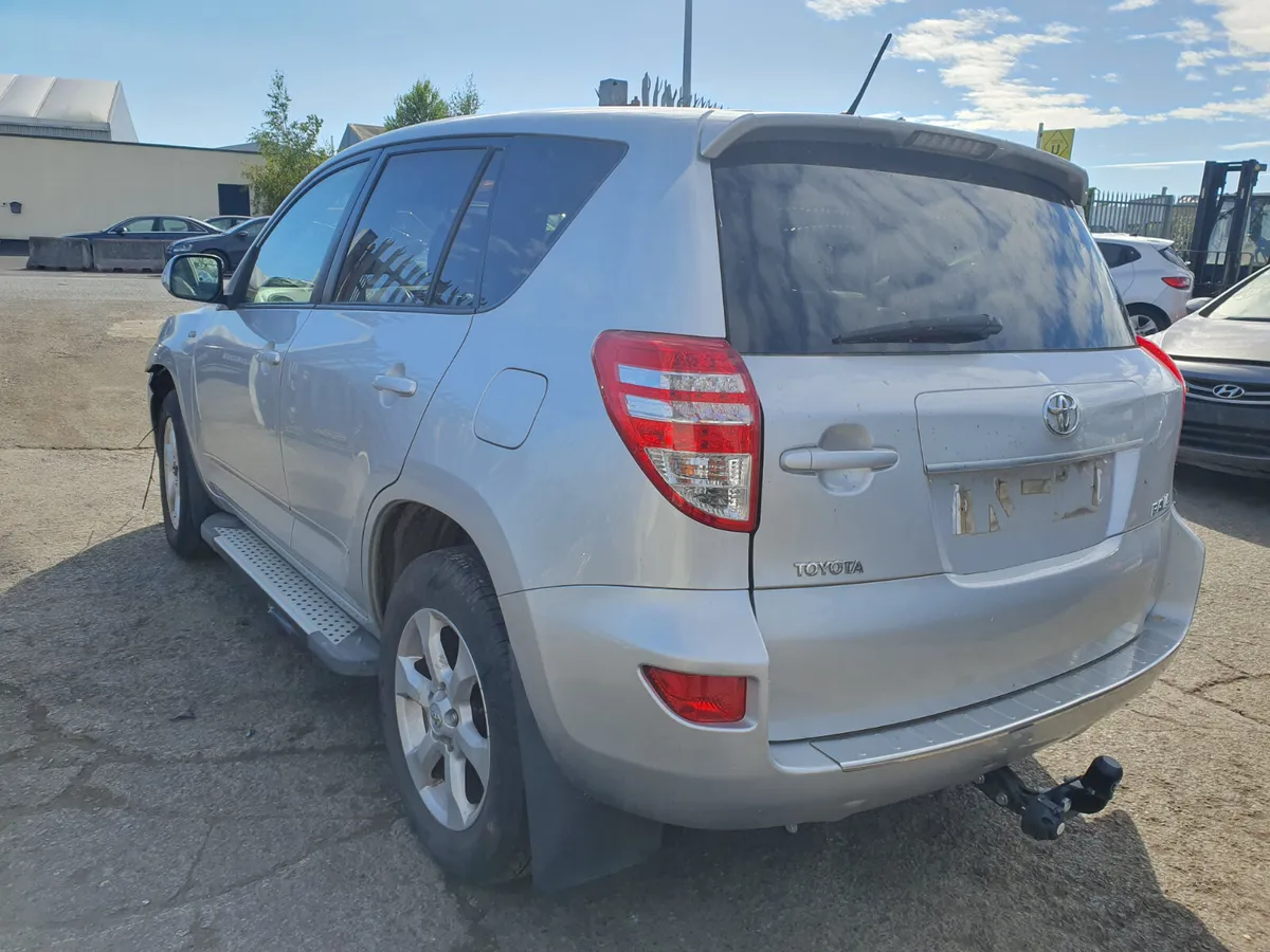 11 TOYOTA RAV4  2.2 D-4D FOR BREAKING - Image 3