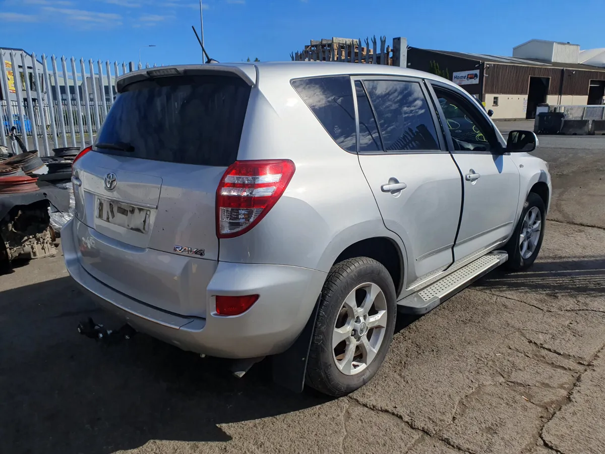 11 TOYOTA RAV4  2.2 D-4D FOR BREAKING - Image 4