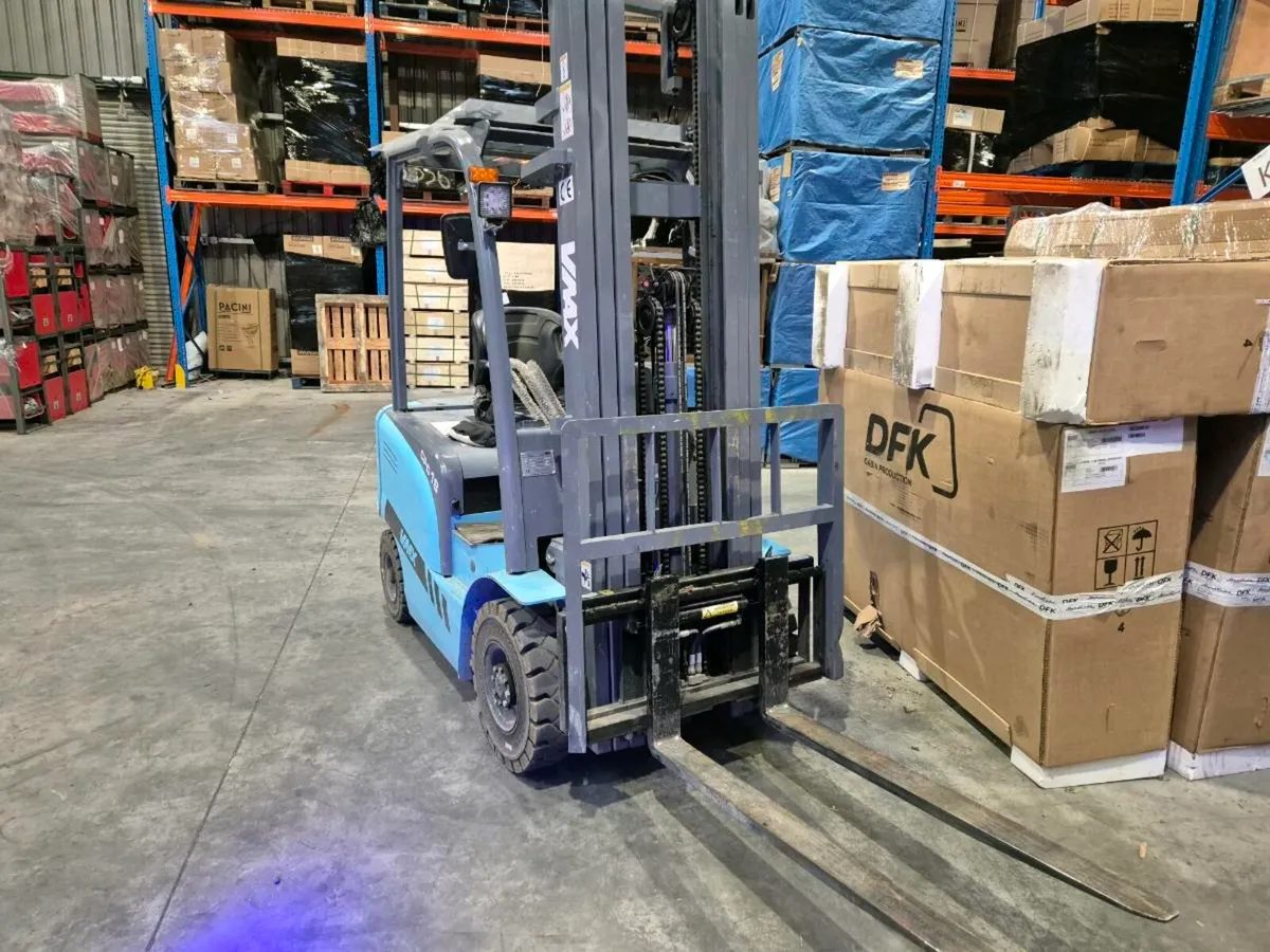 VMAX 1.8ton 6 meter forklift. - Image 4