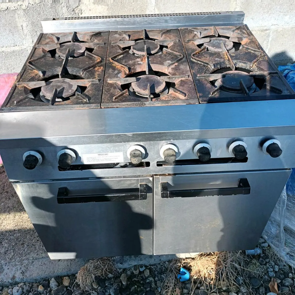 Free Standing. 6 Ring cooker with Oven . - Image 3