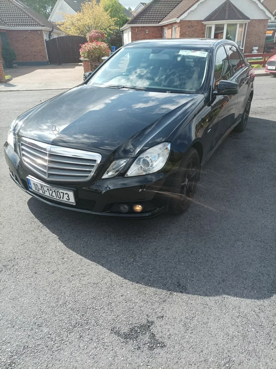 Mercedes-Benz E-Class 2010 - Image 2