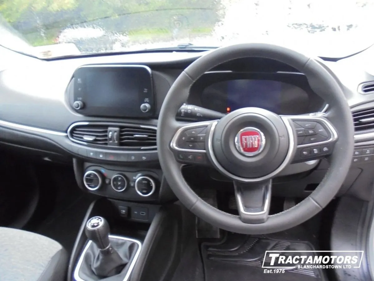 Fiat Tipo Cross HB 1.0 100HP 5DR - Image 2