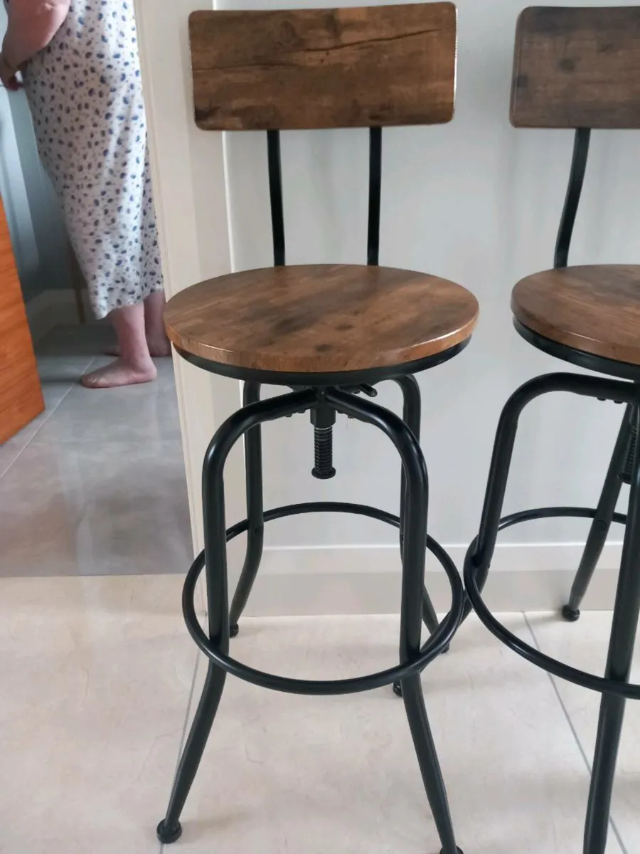 Kitchen island chairs for sale in Co. Galway for €200 on DoneDeal