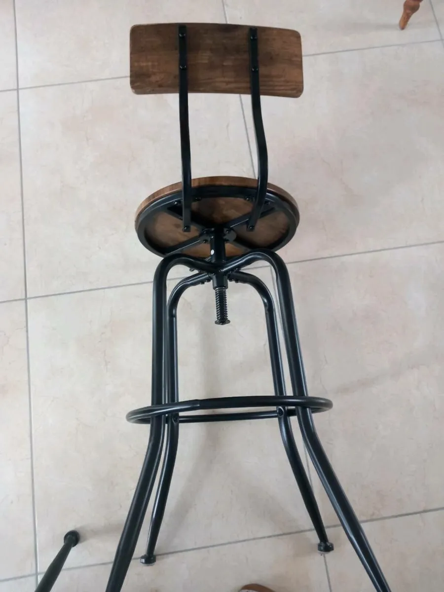 Kitchen island chairs for sale in Co. Galway for €200 on DoneDeal