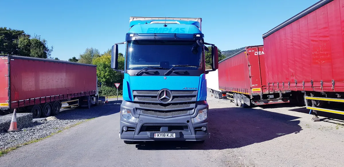 2018 Mercedes 1830 Actros , Sleeper Cab . - Image 3