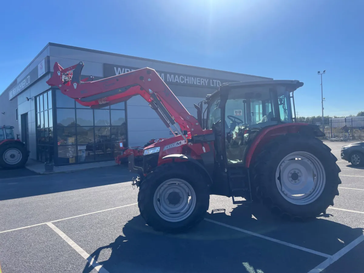 Massey Ferguson 5711 M tractor - Image 4