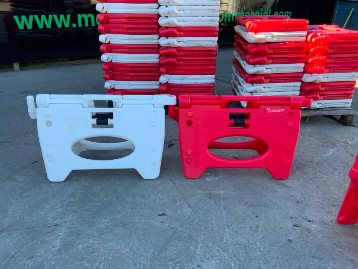 SPACE SAVING / FOLDING PEDESTRIAN BARRIERS. - Image 4