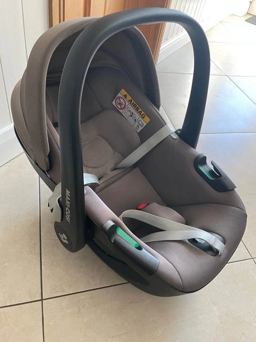 I Candy peach double buggy/car seat/isofix base - Image 2