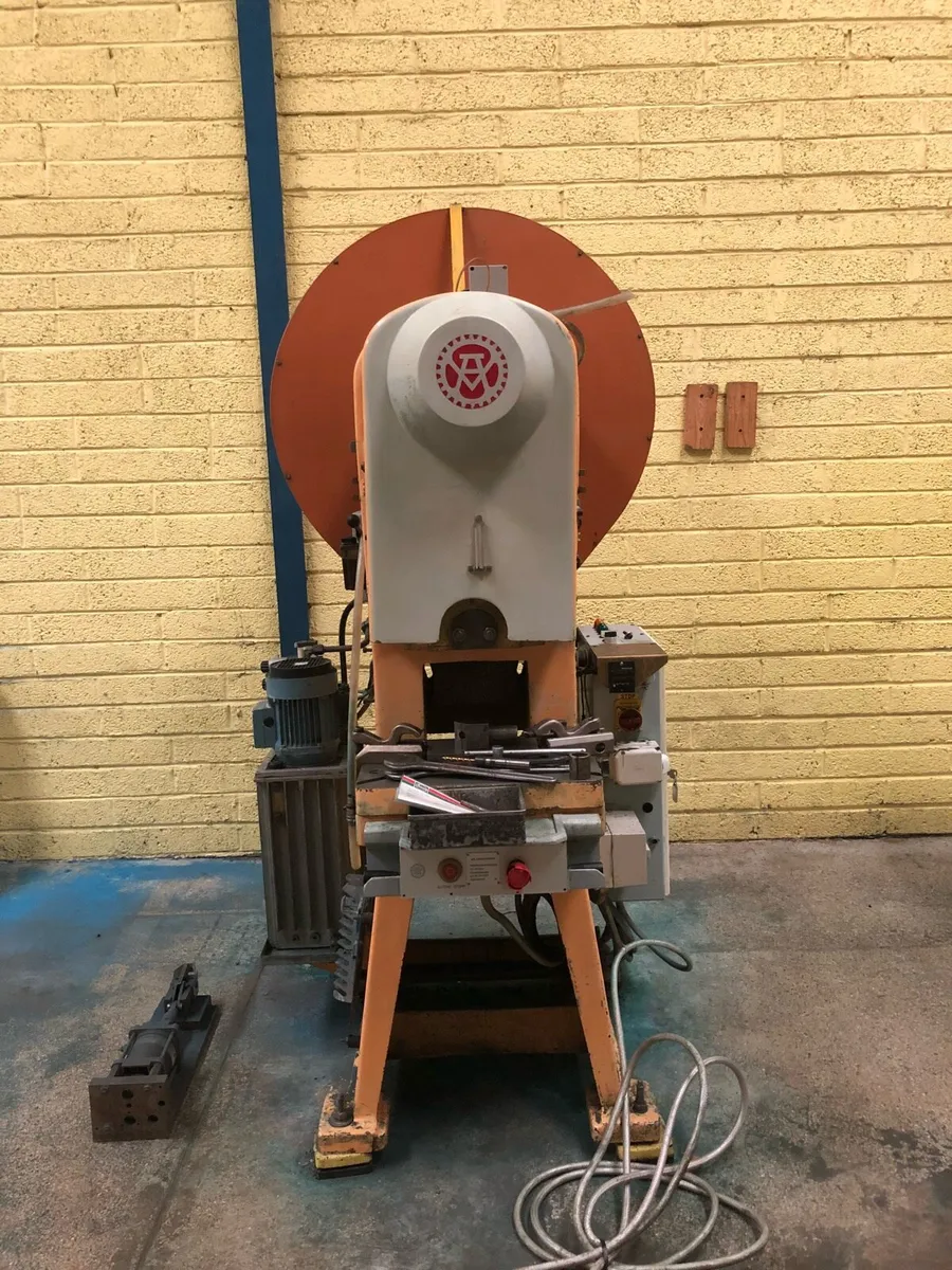 Flywheel punching machine - Image 2