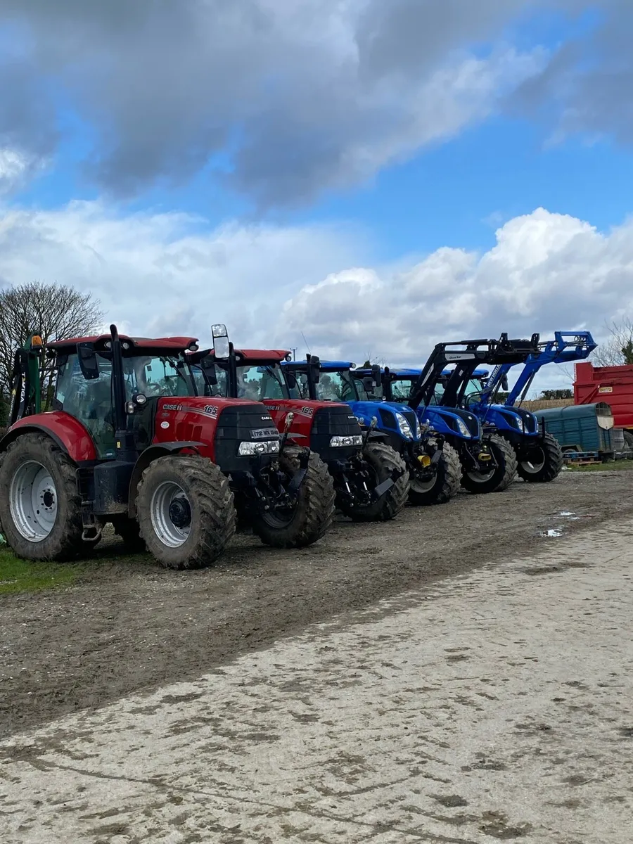 Selection of New Holland and Case tractors - Image 2