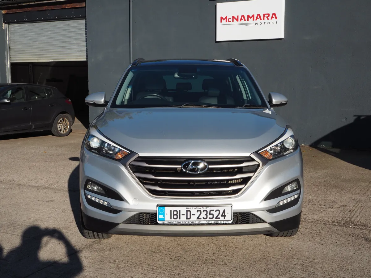 Hyundai Tucson Panoramic Roof & Leather 1 Owner! - Image 4