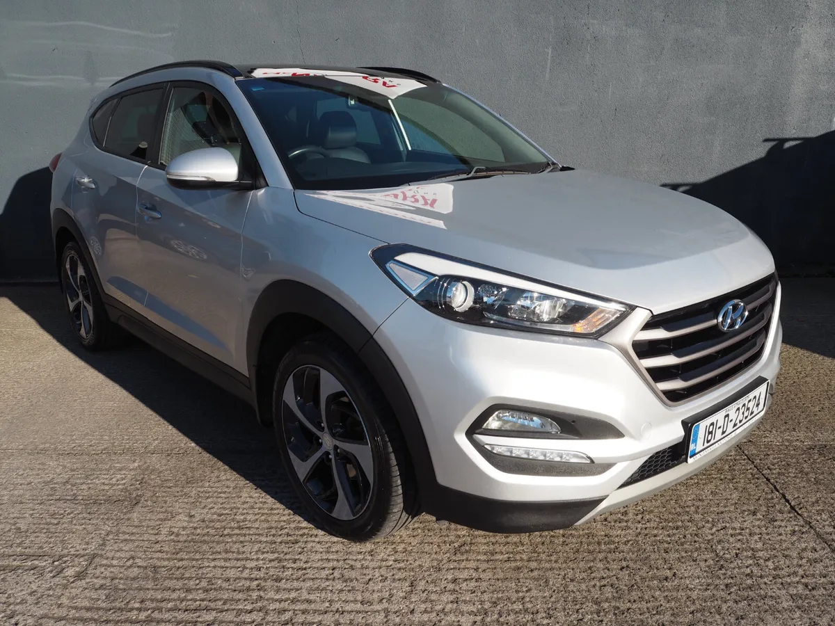 Hyundai Tucson Panoramic Roof & Leather 1 Owner! - Image 3