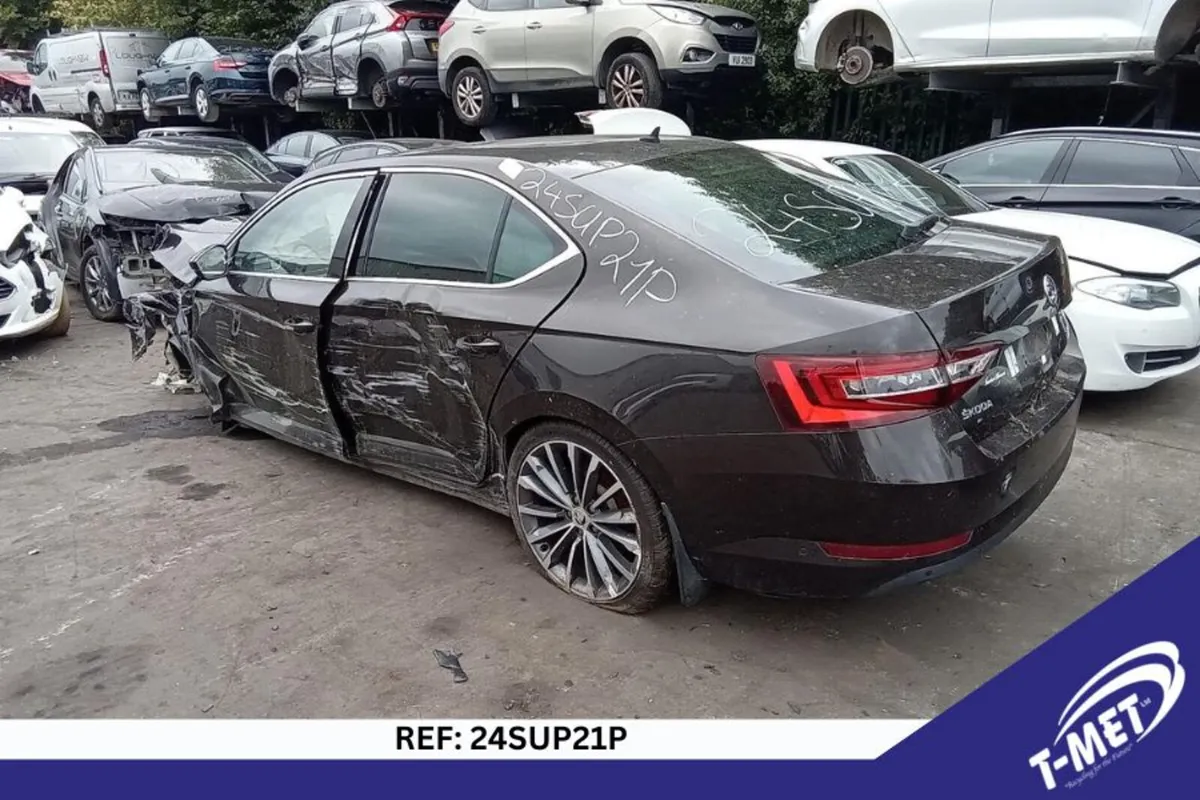2019 SKODA SUPERB BREAKING FOR PARTS - Image 2
