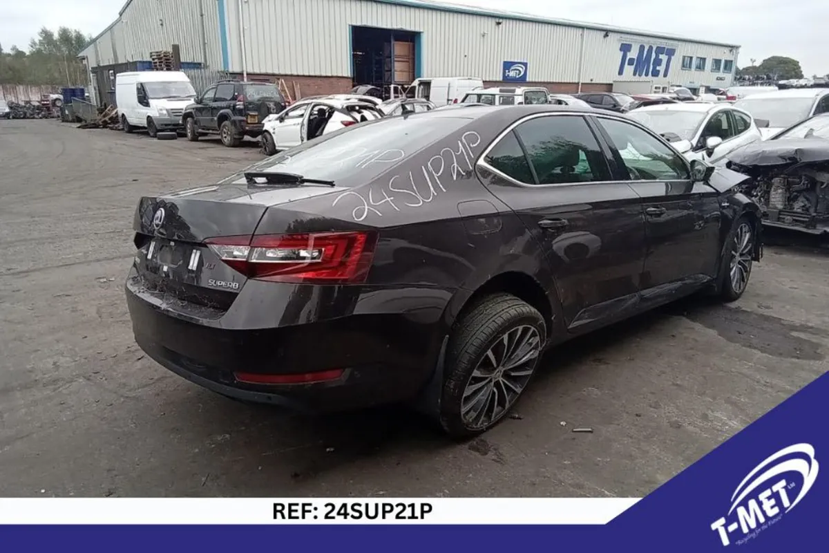 2019 SKODA SUPERB BREAKING FOR PARTS - Image 1