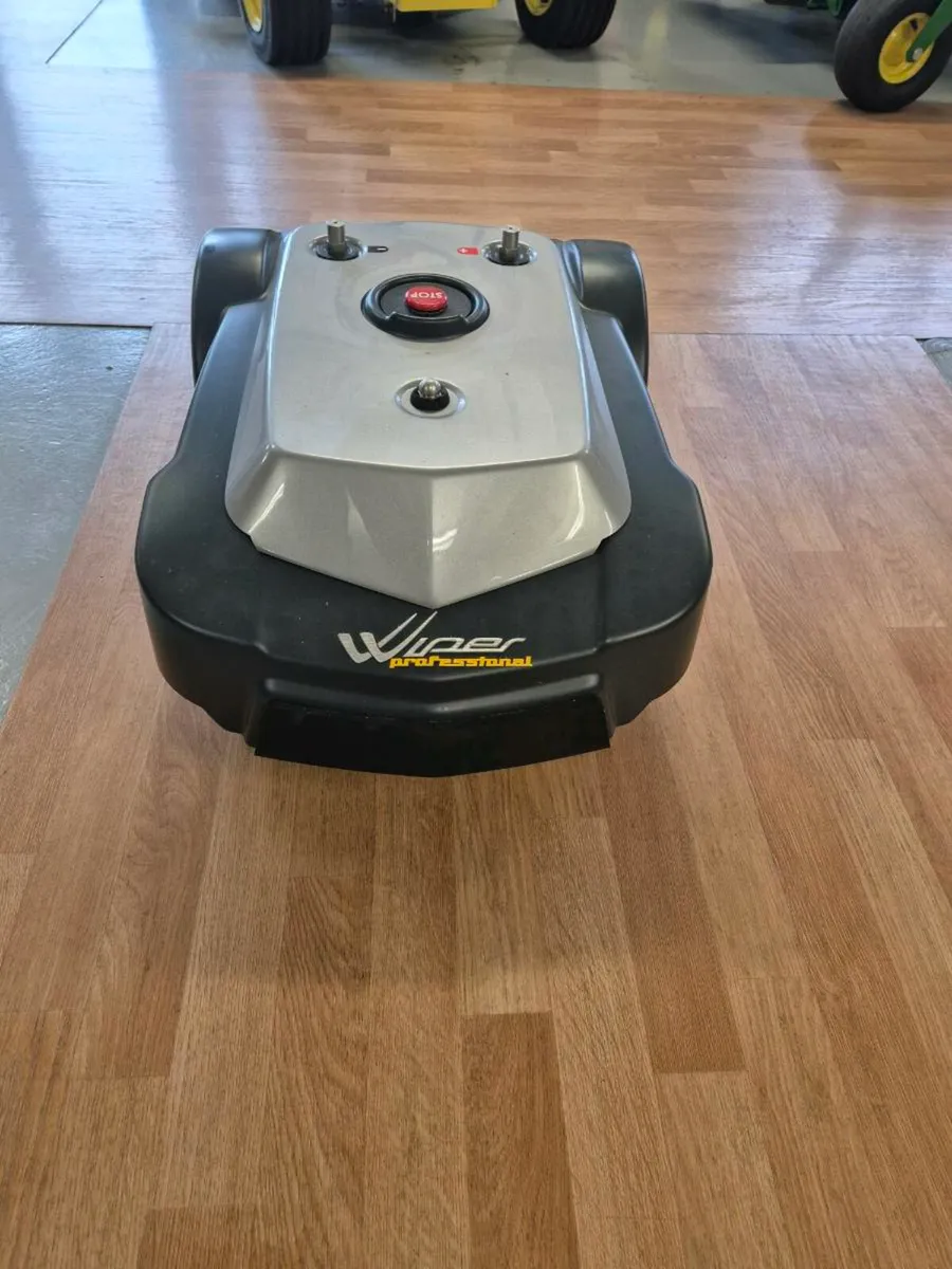 Wiper p70s Robtic mower. - Image 1